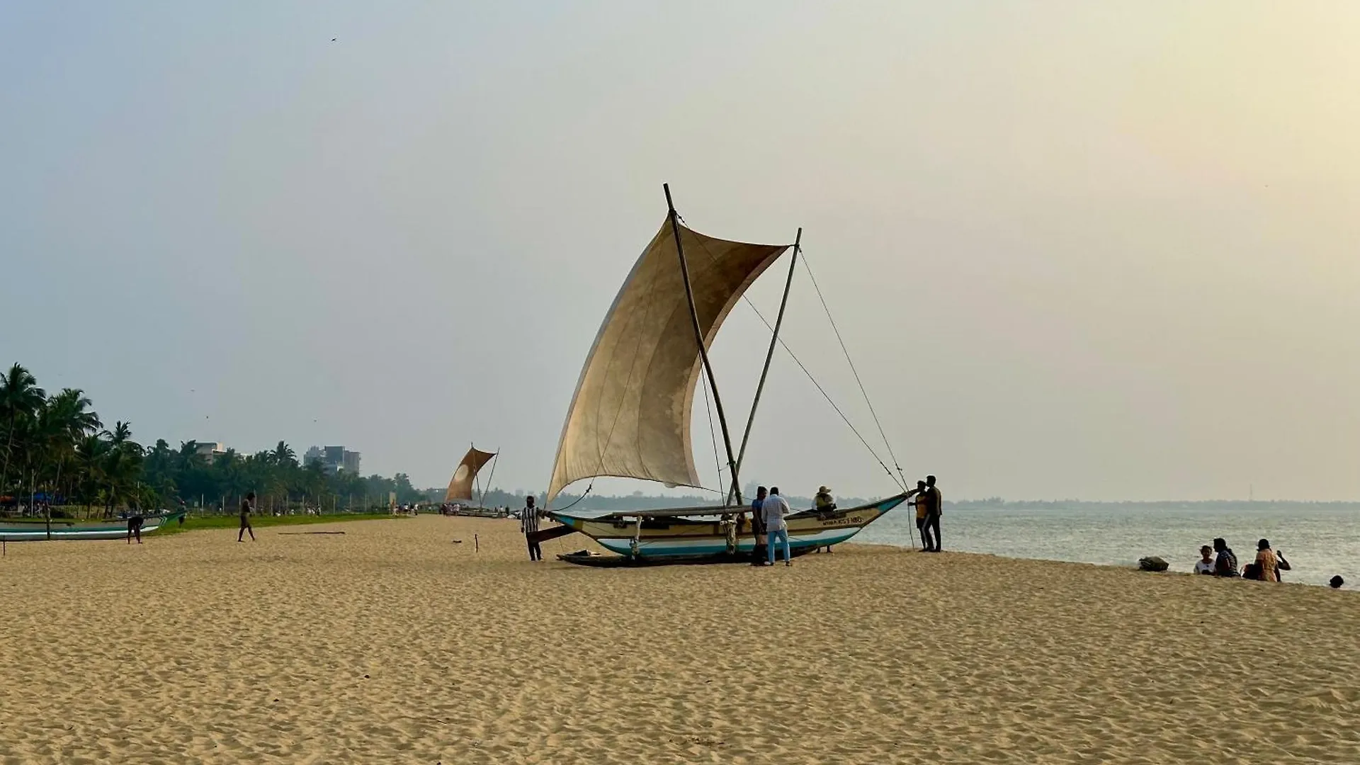 Ocean Breeze Hotel Residencies Britlanka Apartments Negombo